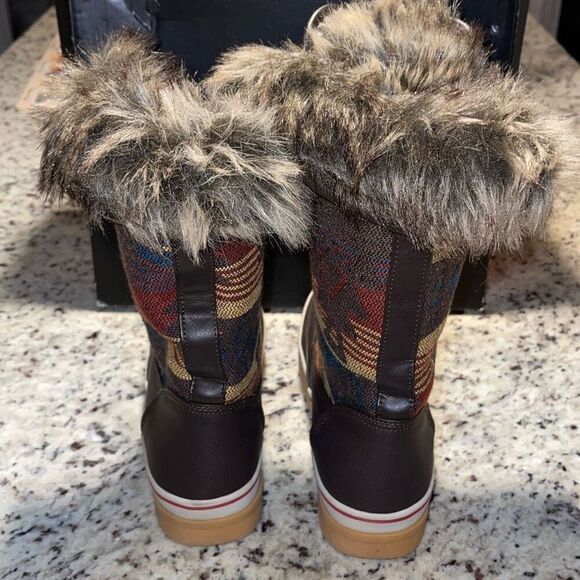 Celebrity Pink Elena Brown Faux Fur Winter Tribal Boots 8M NWB - Picture 4 of 6